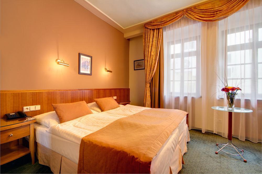 Clementin Hotel Прага Екстериор снимка