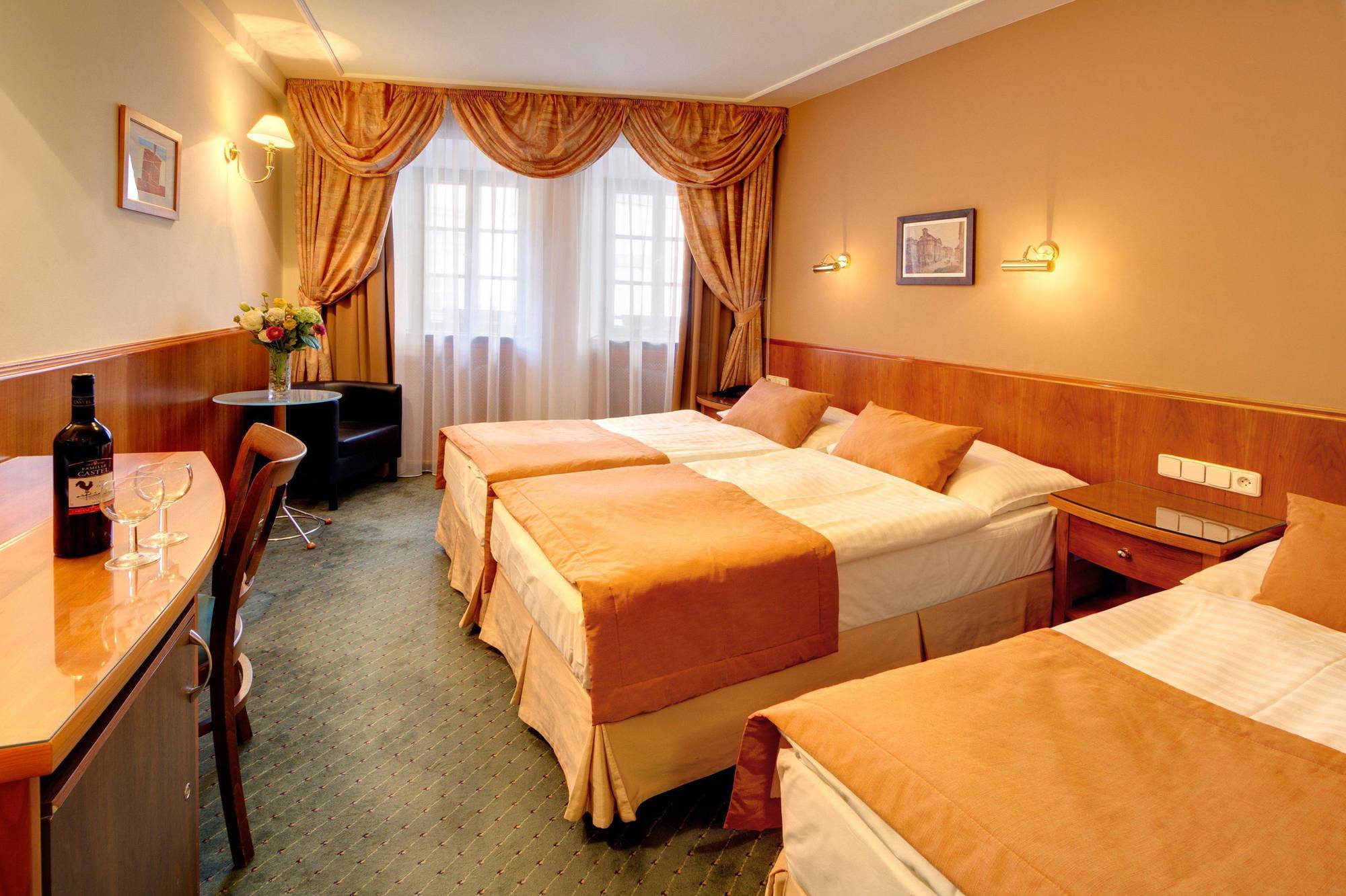 Clementin Hotel Прага Екстериор снимка